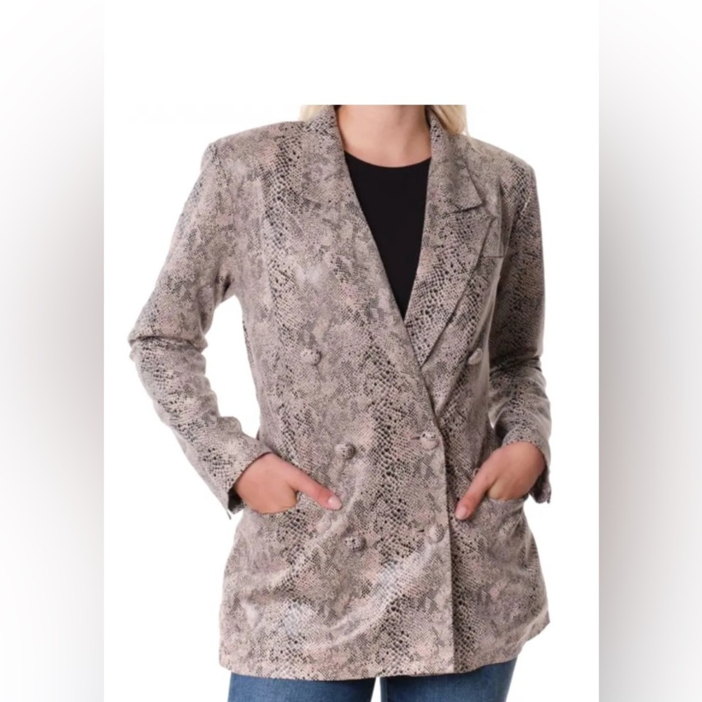 Women’s BlankNYC snake skin print jacket NWT size XS - Picture 5 of 5